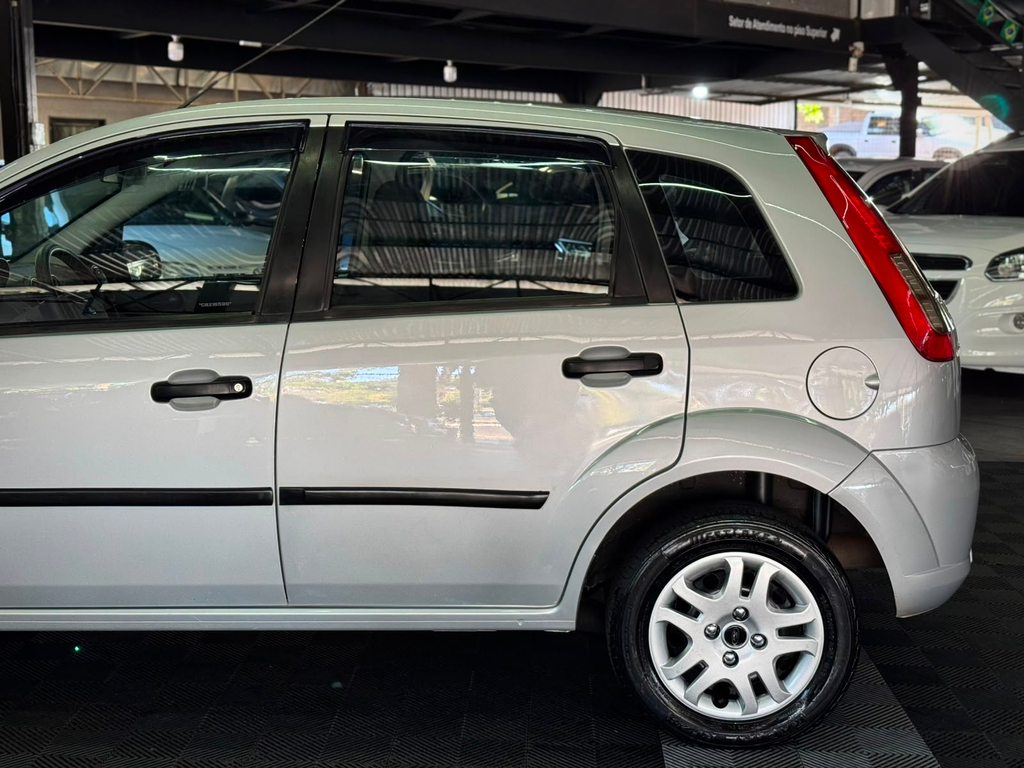 Ford Fiesta Hatch Prata