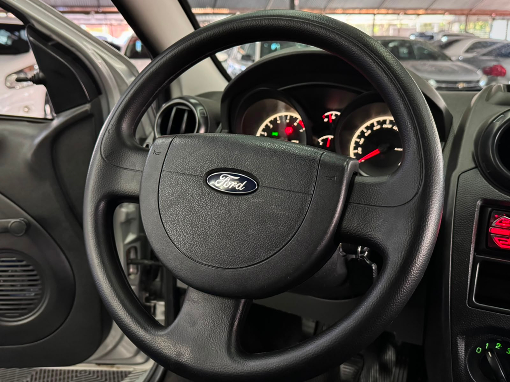 Ford Fiesta Hatch Prata