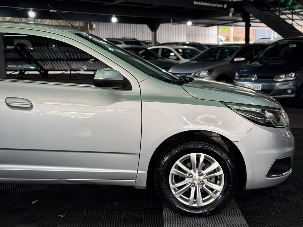 Chevrolet Cobalt Prata