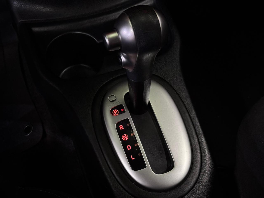 Nissan Versa Prata