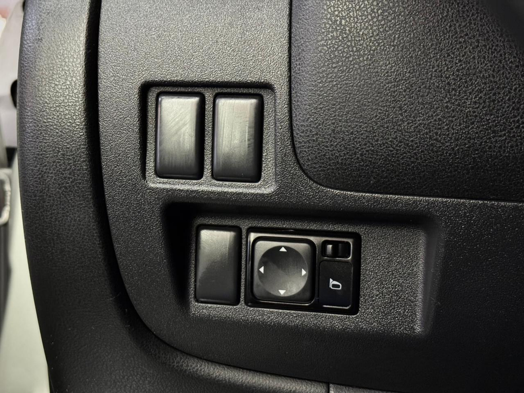 Nissan Versa Prata