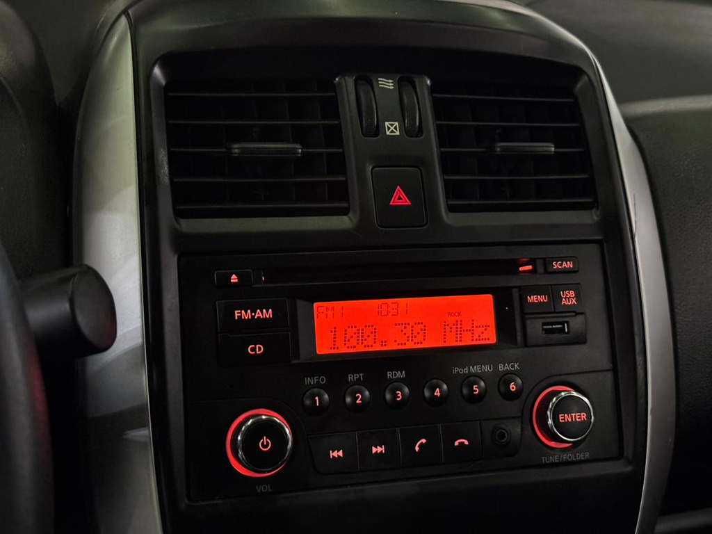 Nissan Versa Prata