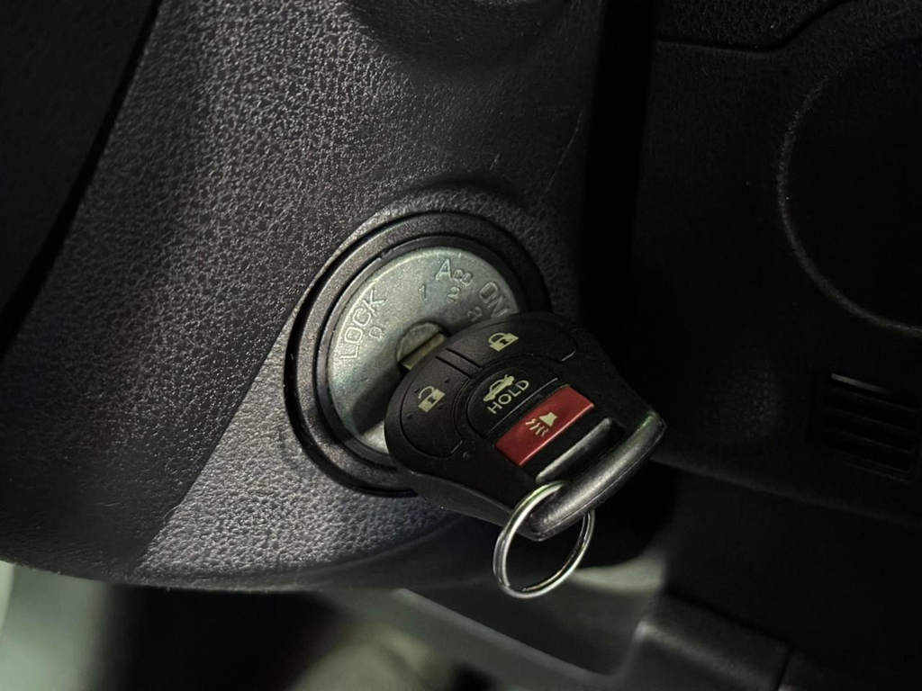 Nissan Versa Prata