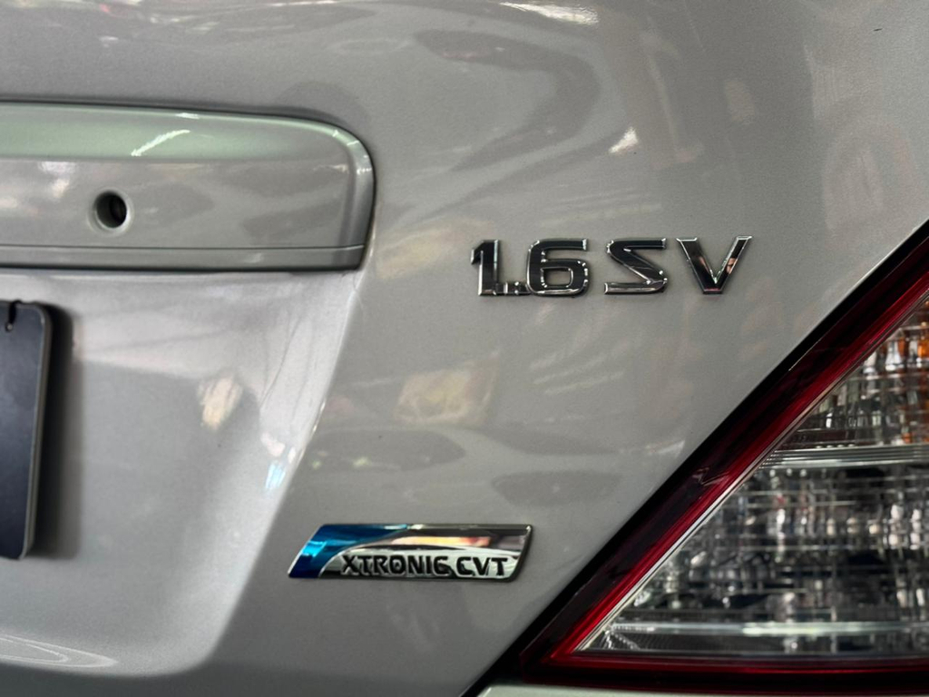 Nissan Versa Prata