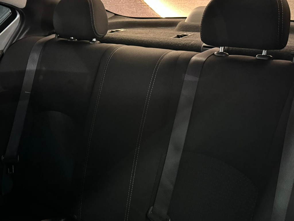Nissan Versa Prata