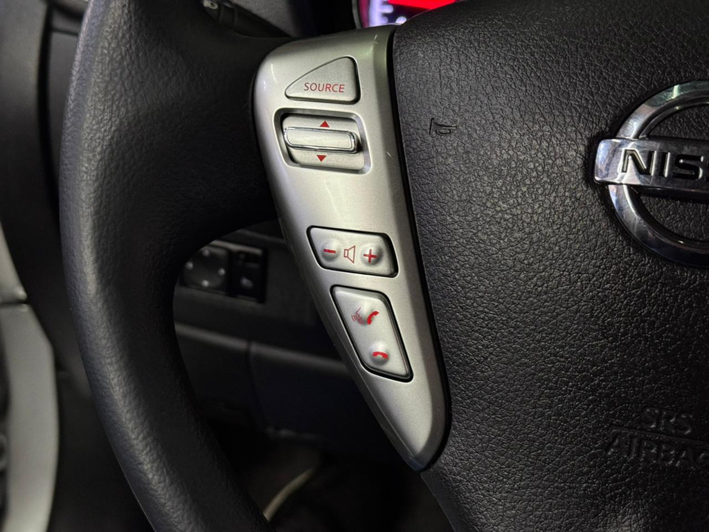 Nissan Versa Prata