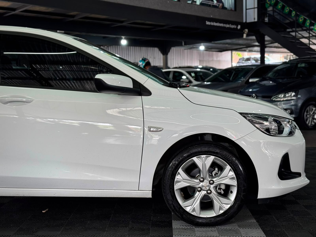 Chevrolet Onix Sedan Branco