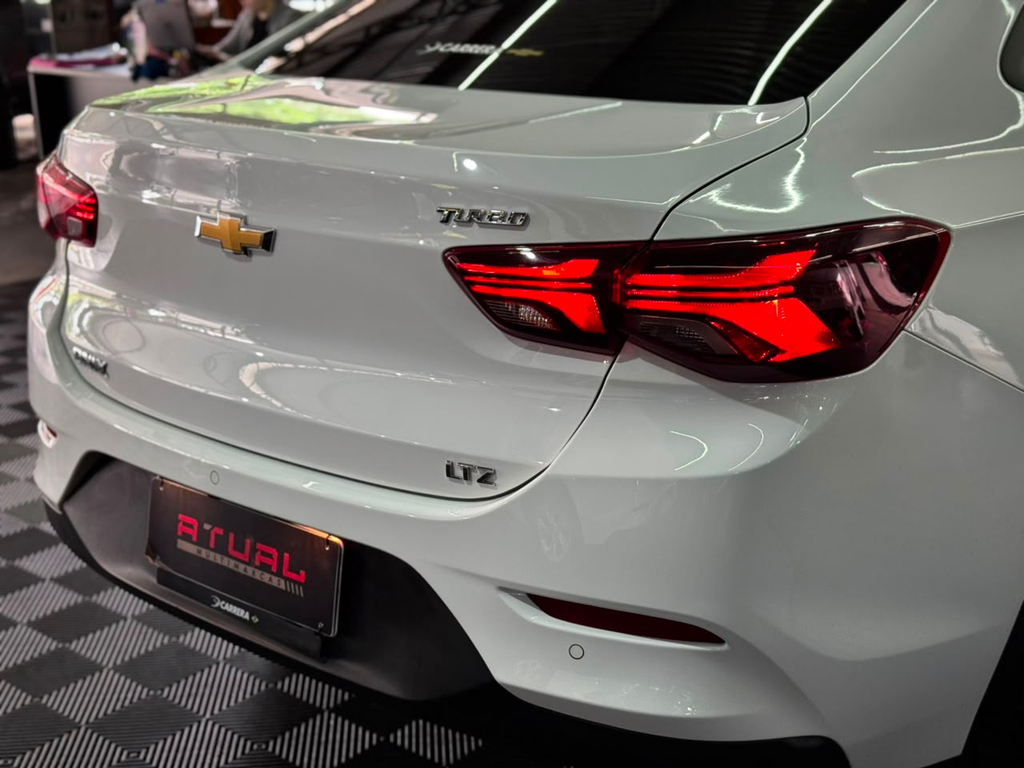 Chevrolet Onix Sedan Branco
