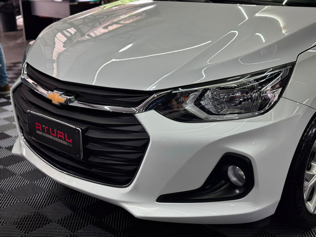 Chevrolet Onix Sedan Branco