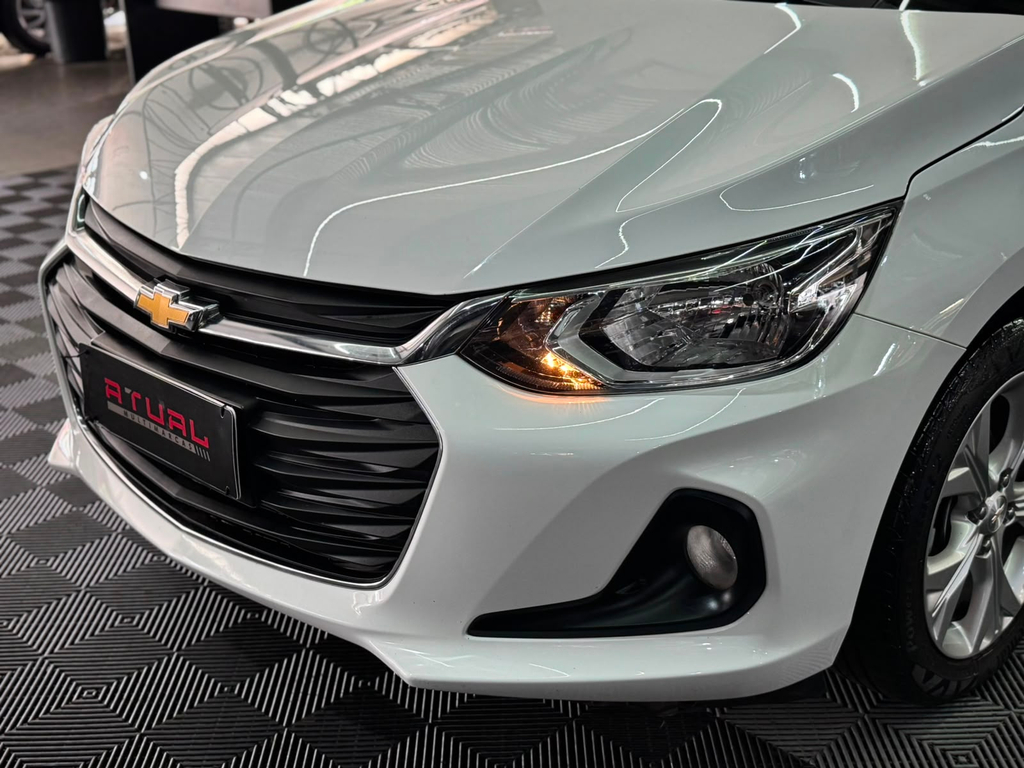 Chevrolet Onix Sedan Branco