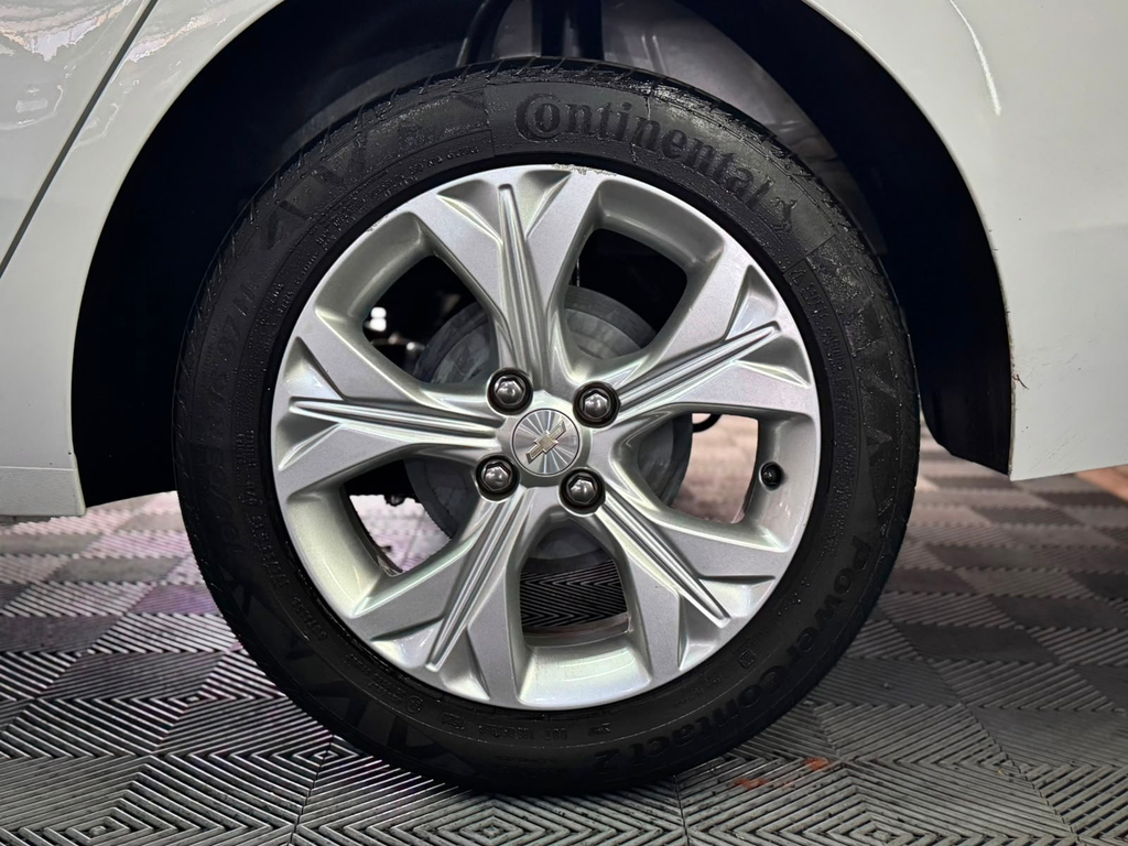 Chevrolet Onix Sedan Branco