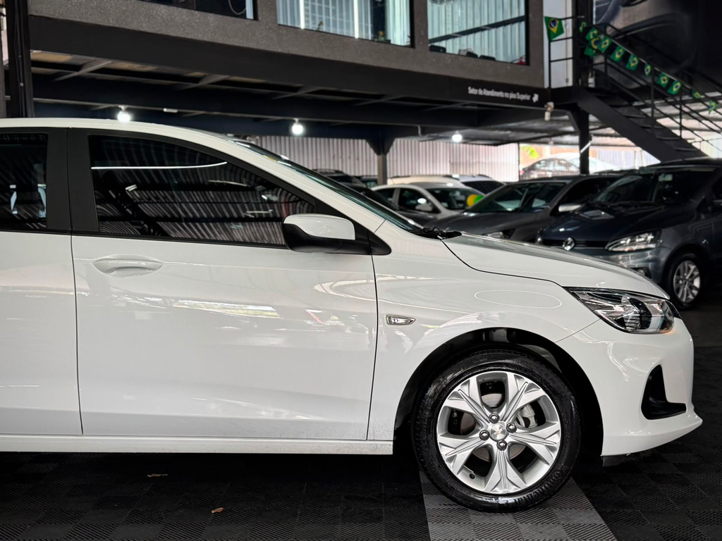 Chevrolet Onix Sedan Branco