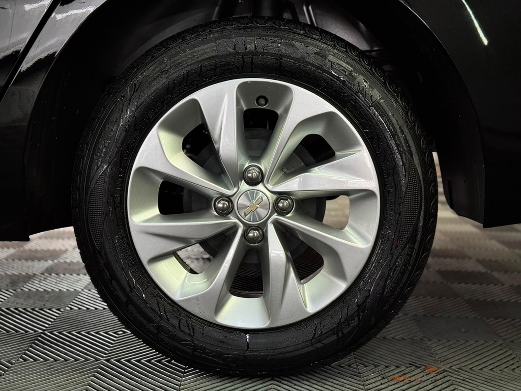 Chevrolet Onix Sedan Preto