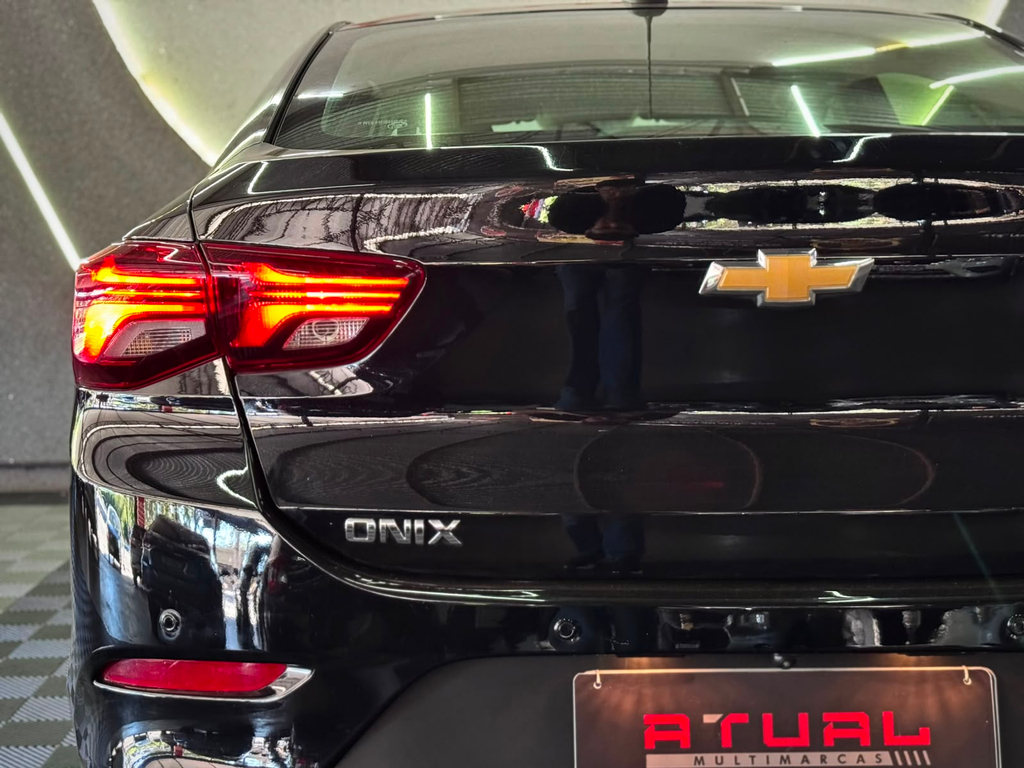 Chevrolet Onix Sedan Preto
