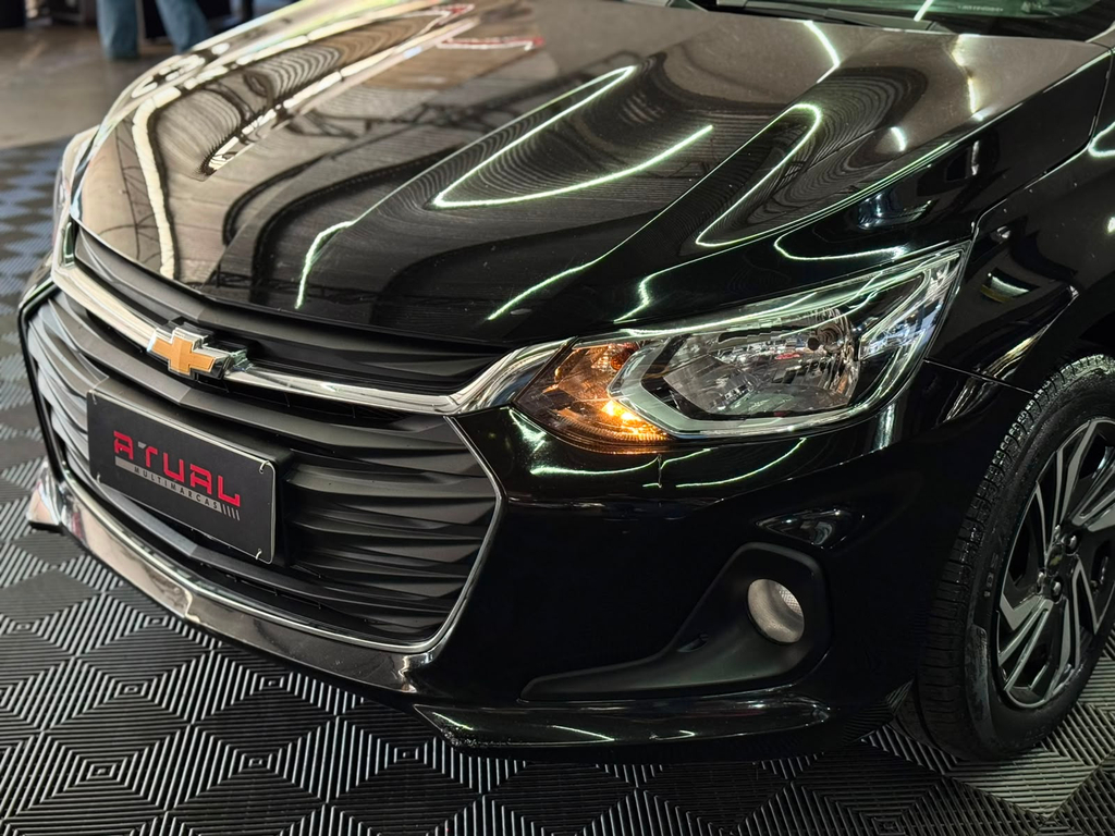 Chevrolet Onix Sedan Preto