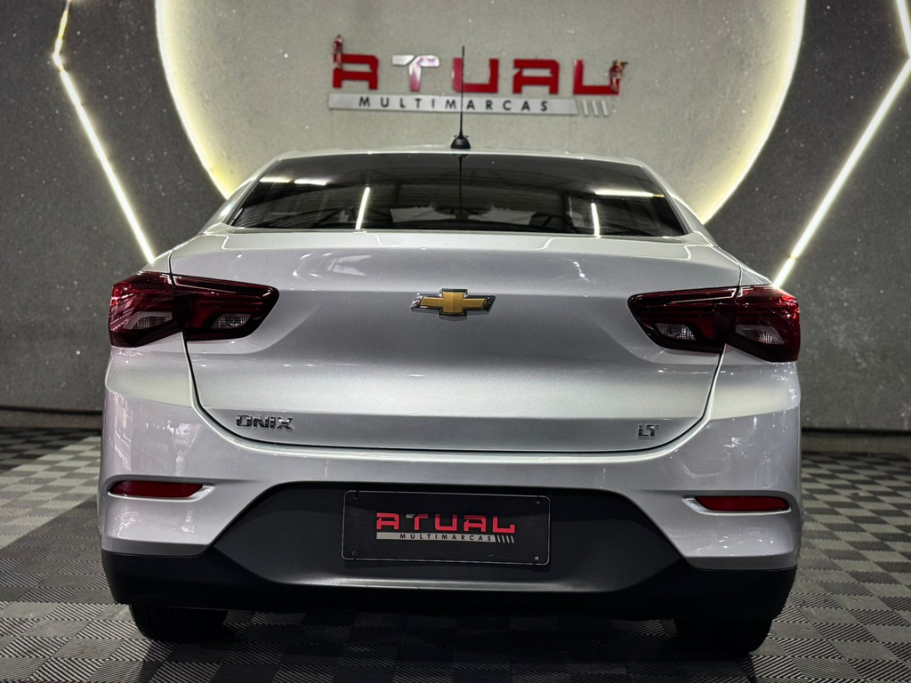 Chevrolet Onix Sedan Prata