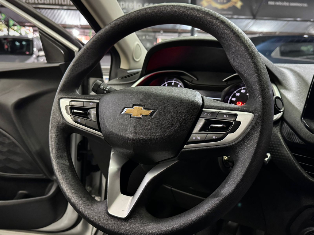 Chevrolet Onix Sedan Prata