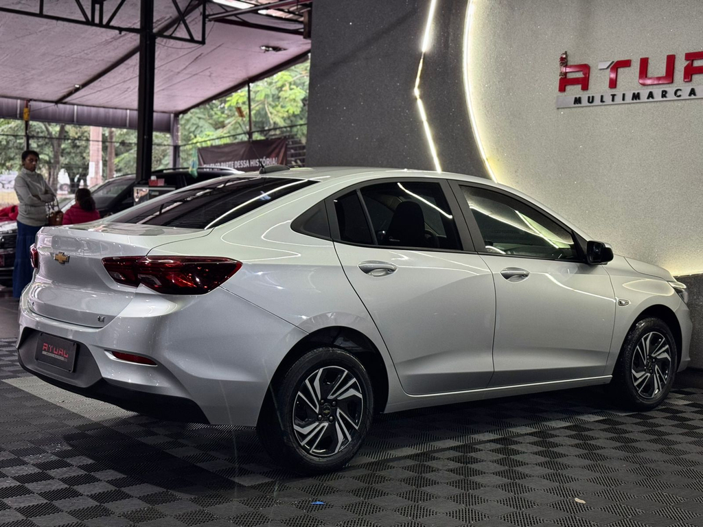 Chevrolet Onix Sedan Prata