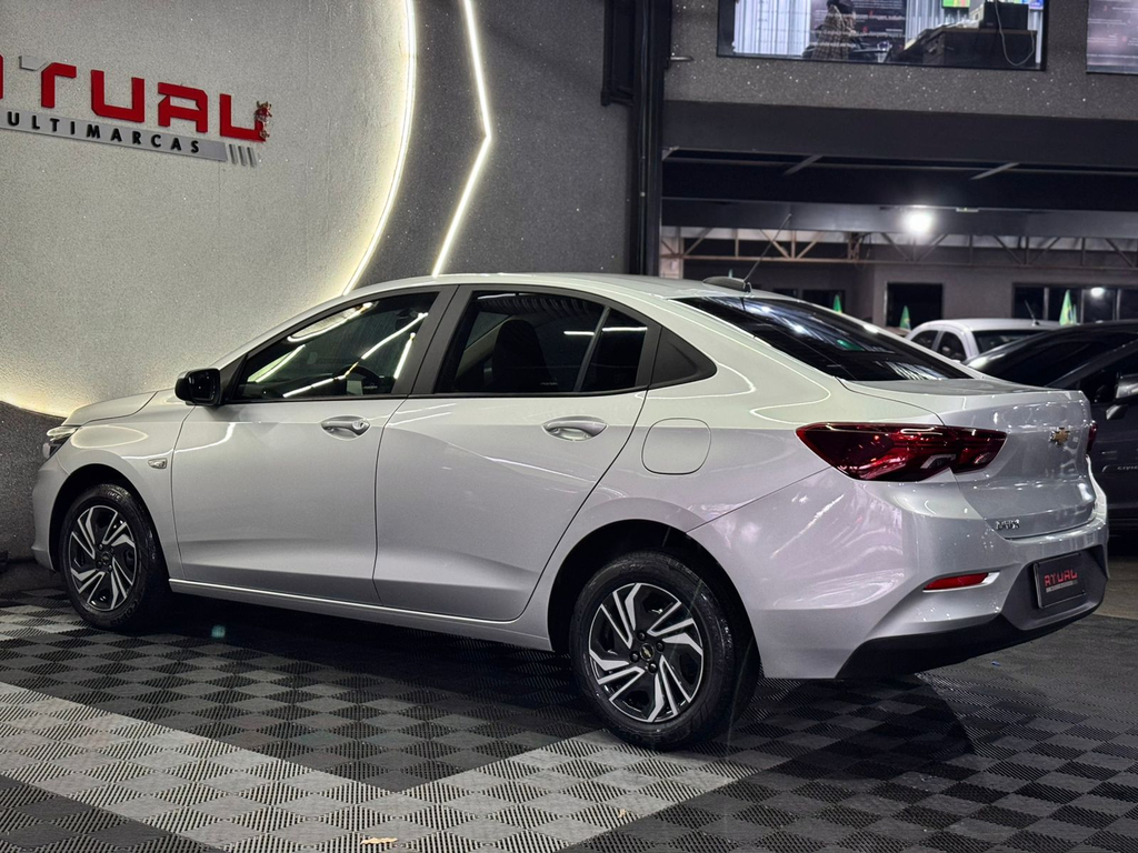 Chevrolet Onix Sedan Prata
