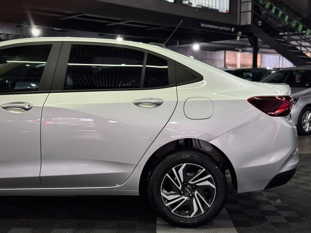 Chevrolet Onix Sedan Prata