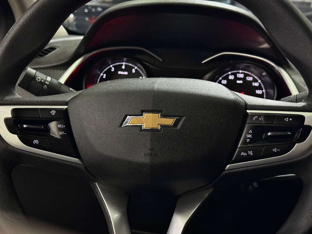 Chevrolet Onix Sedan Prata