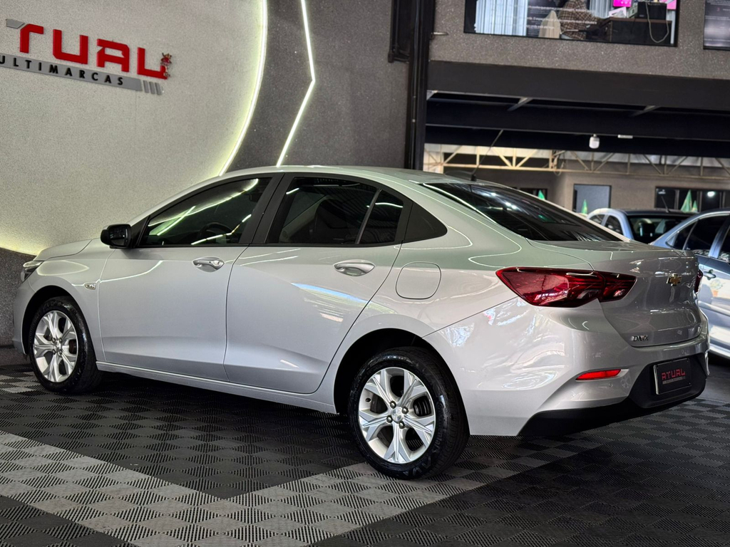 Chevrolet Onix Sedan Prata
