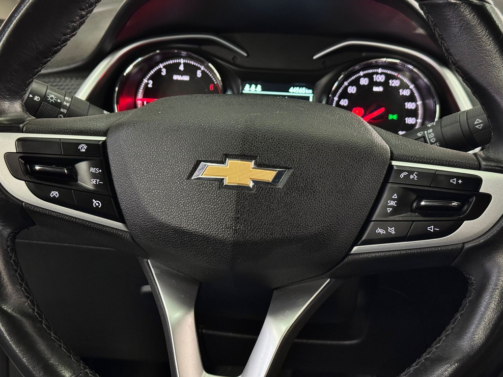 Chevrolet Onix Sedan Prata