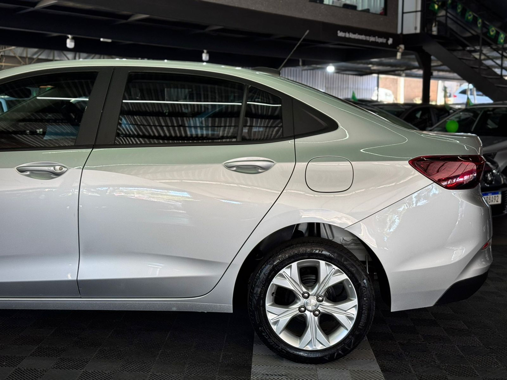 Chevrolet Onix Sedan Prata