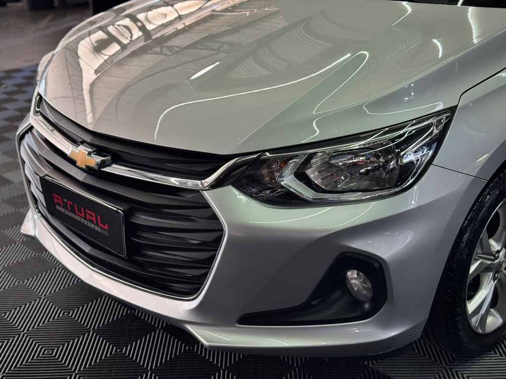 Chevrolet Onix Sedan Prata