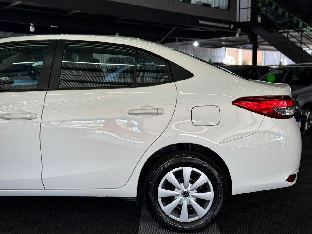 Toyota Yaris Sedan Branco