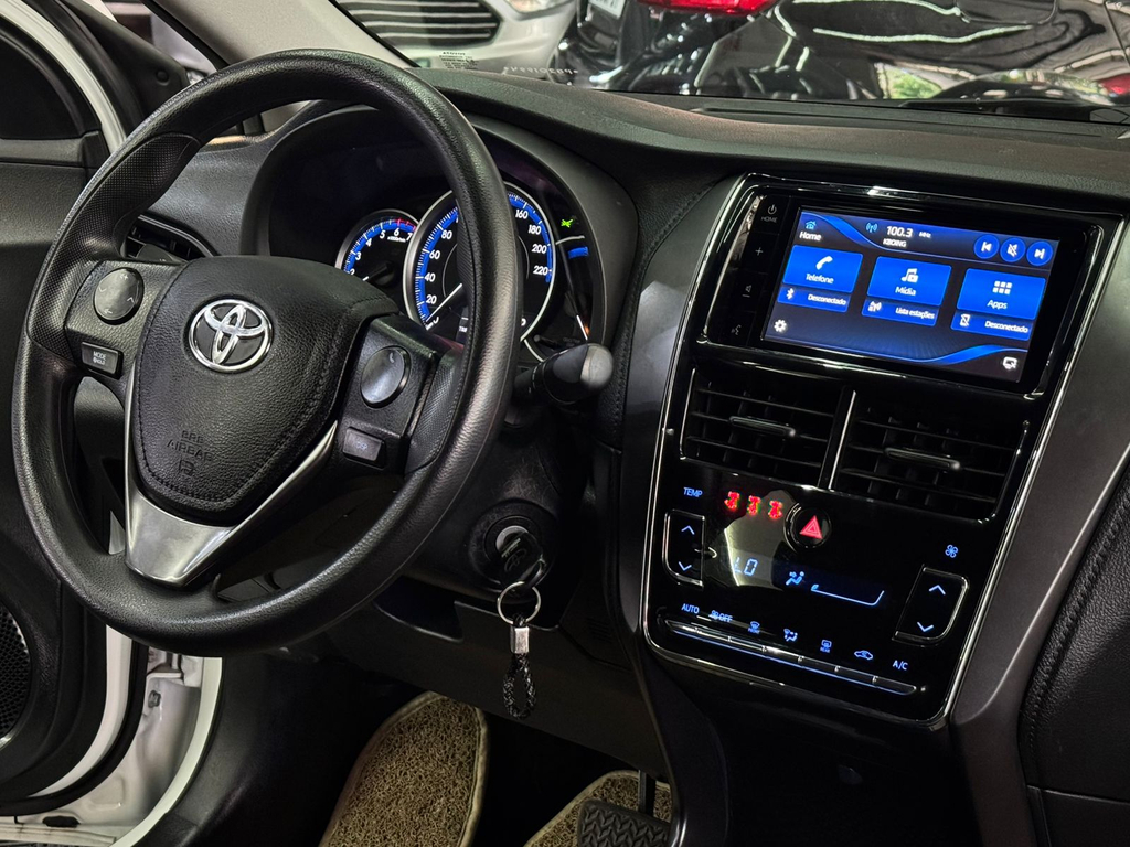 Toyota Yaris Sedan Branco