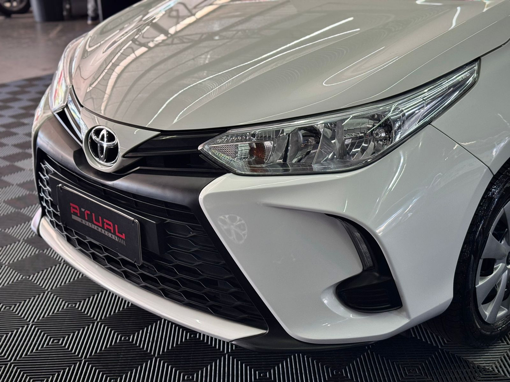 Toyota Yaris Sedan Branco