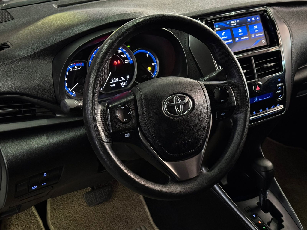 Toyota Yaris Sedan Branco