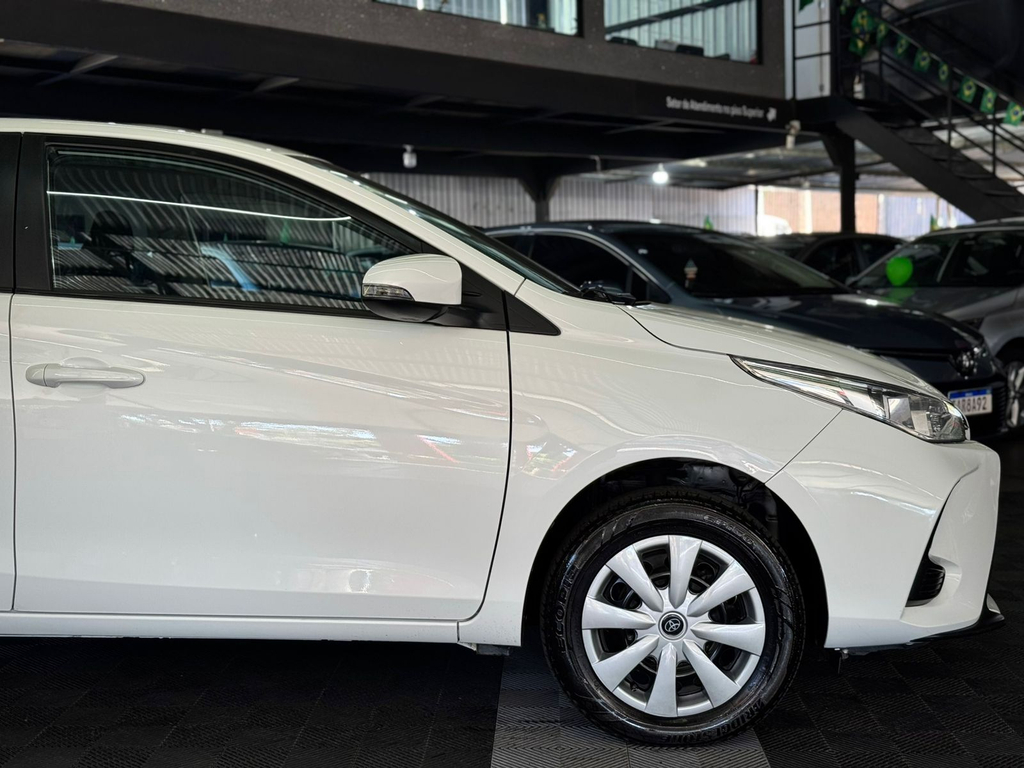 Toyota Yaris Sedan Branco