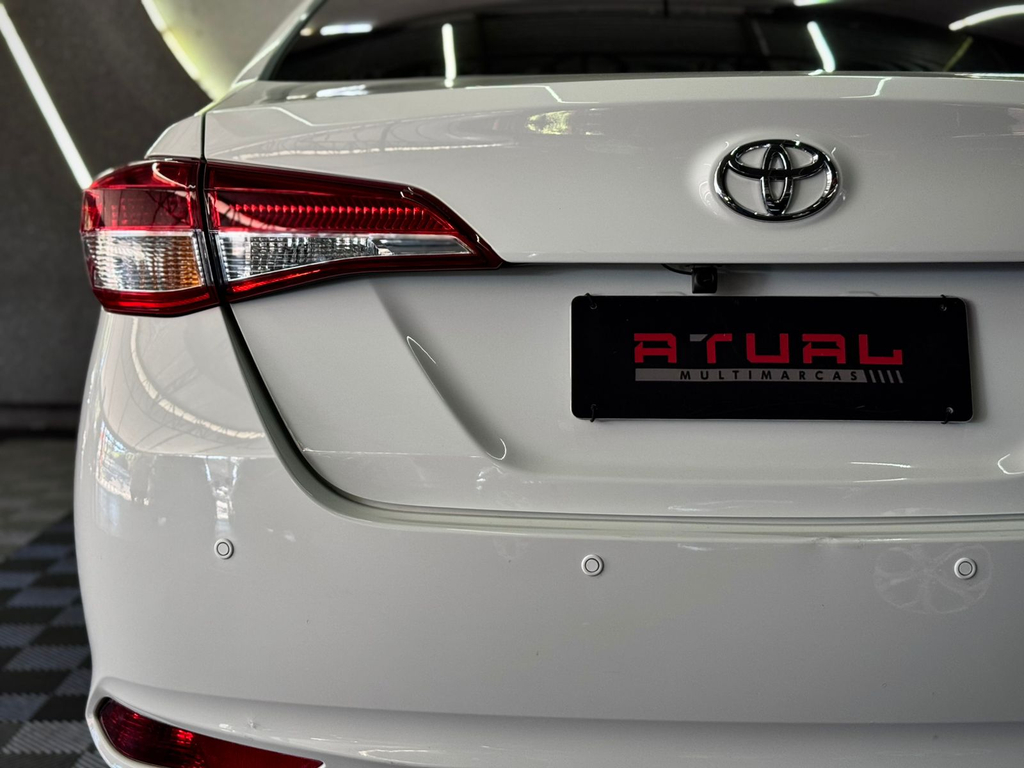 Toyota Yaris Sedan Branco