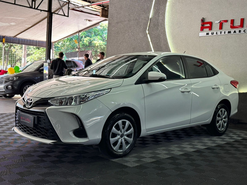 Toyota Yaris Sedan Branco