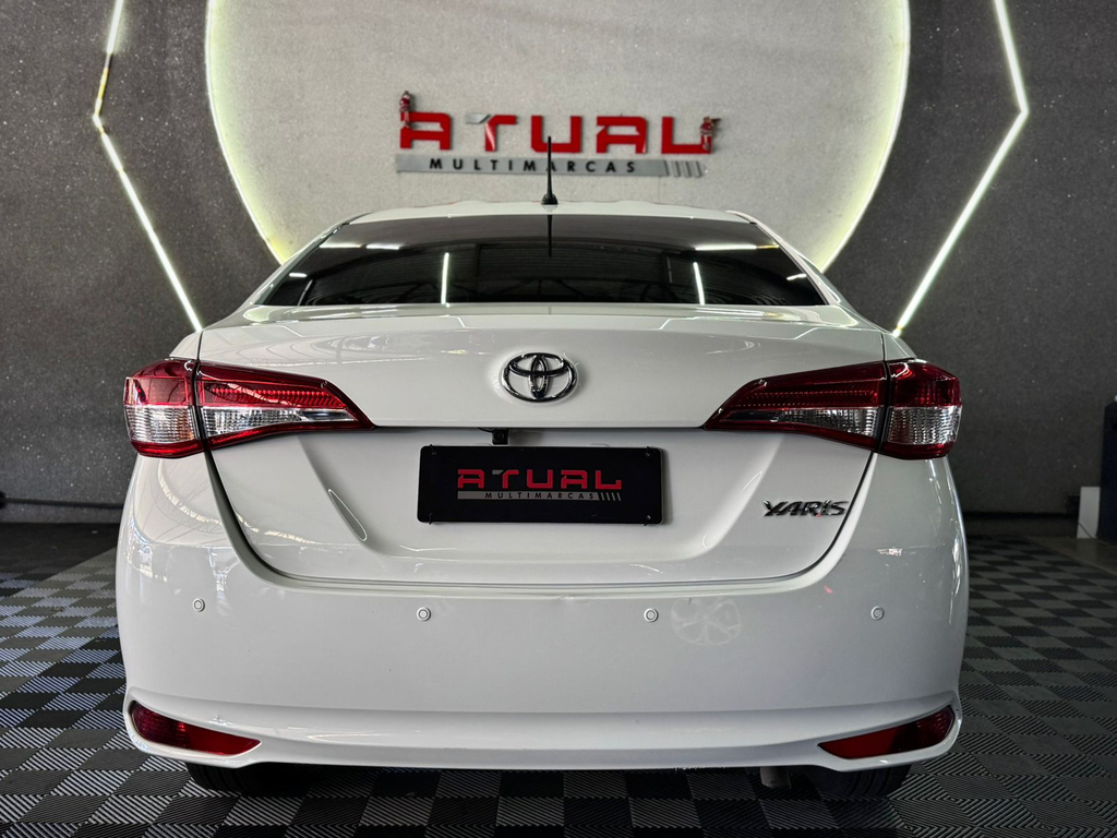 Toyota Yaris Sedan Branco