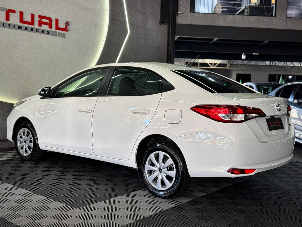 Toyota Yaris Sedan Branco