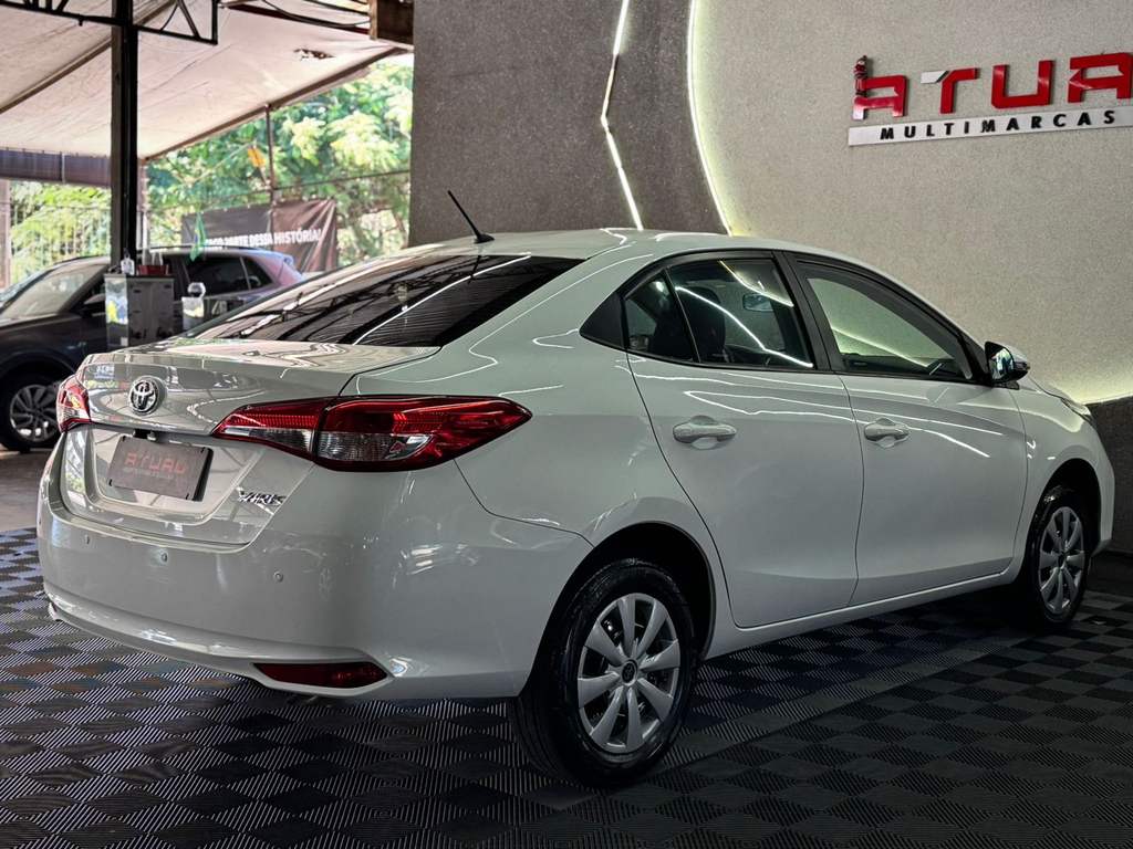 Toyota Yaris Sedan Branco