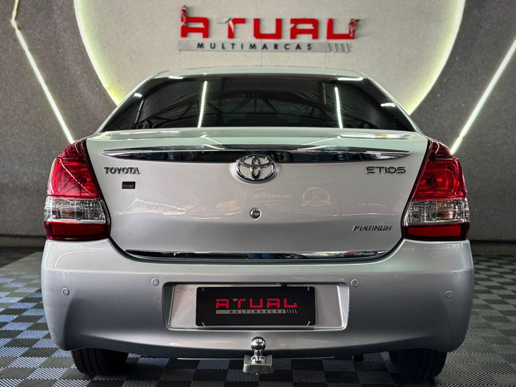 Toyota Etios Sedan Prata