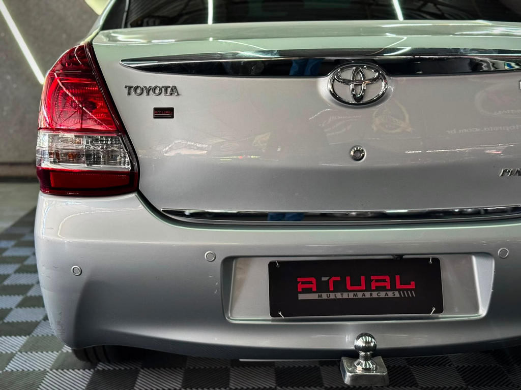 Toyota Etios Sedan Prata