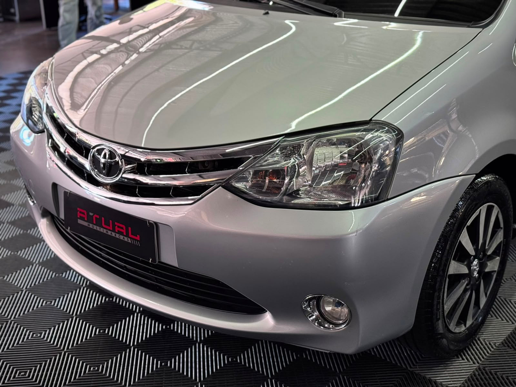 Toyota Etios Sedan Prata