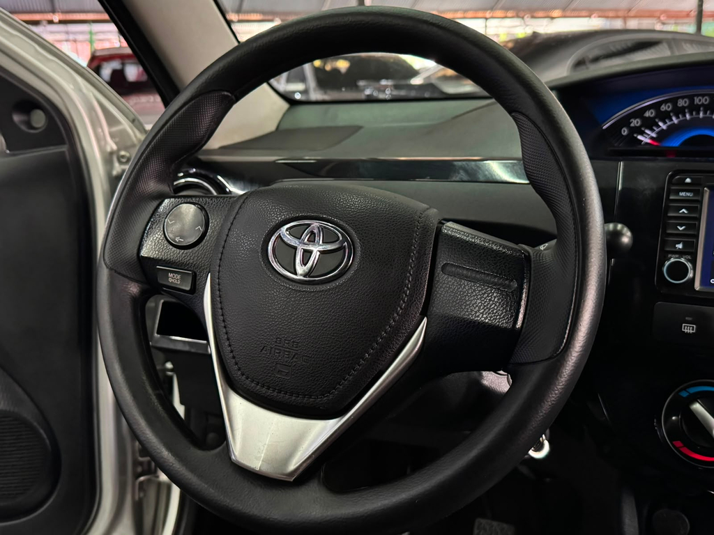 Toyota Etios Sedan Prata