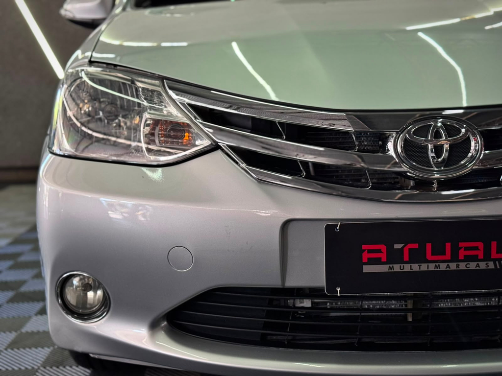 Toyota Etios Sedan Prata
