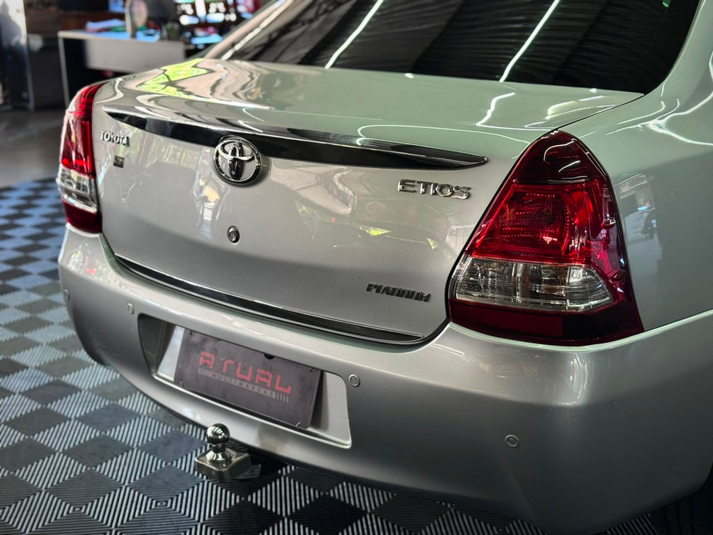Toyota Etios Sedan Prata