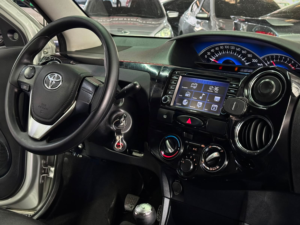 Toyota Etios Sedan Prata