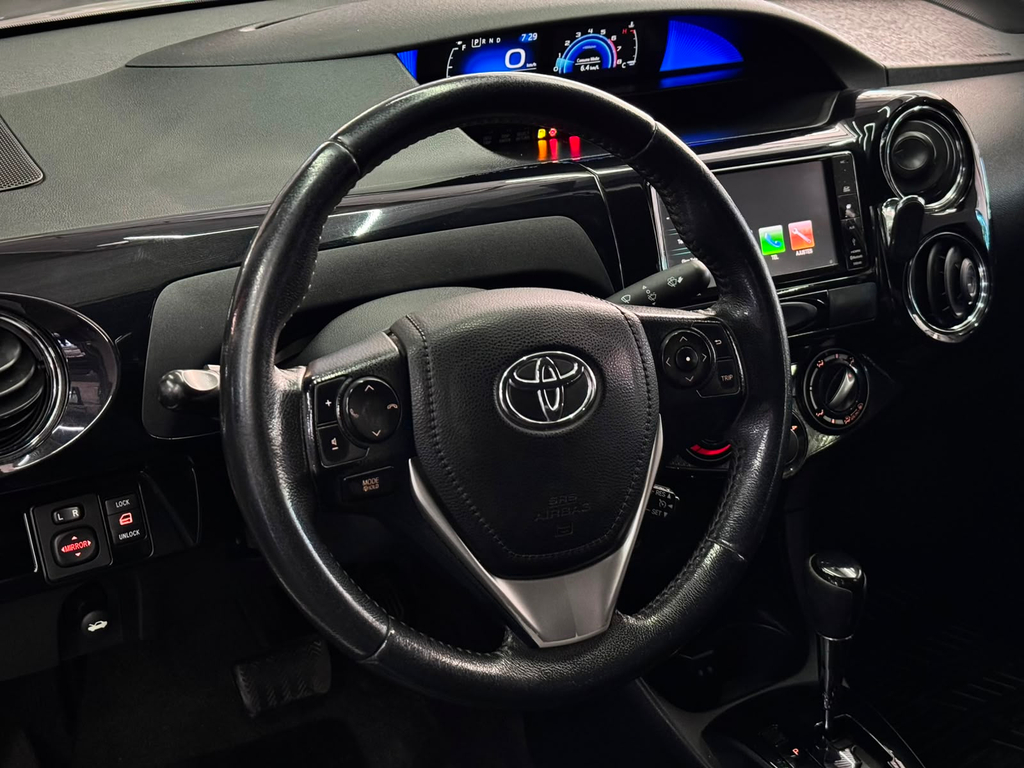 Toyota Etios Sedan Prata