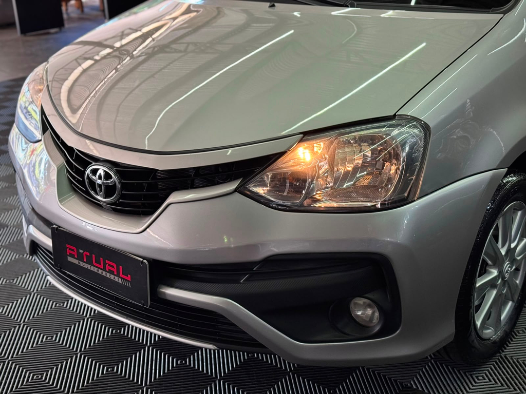 Toyota Etios Sedan Prata