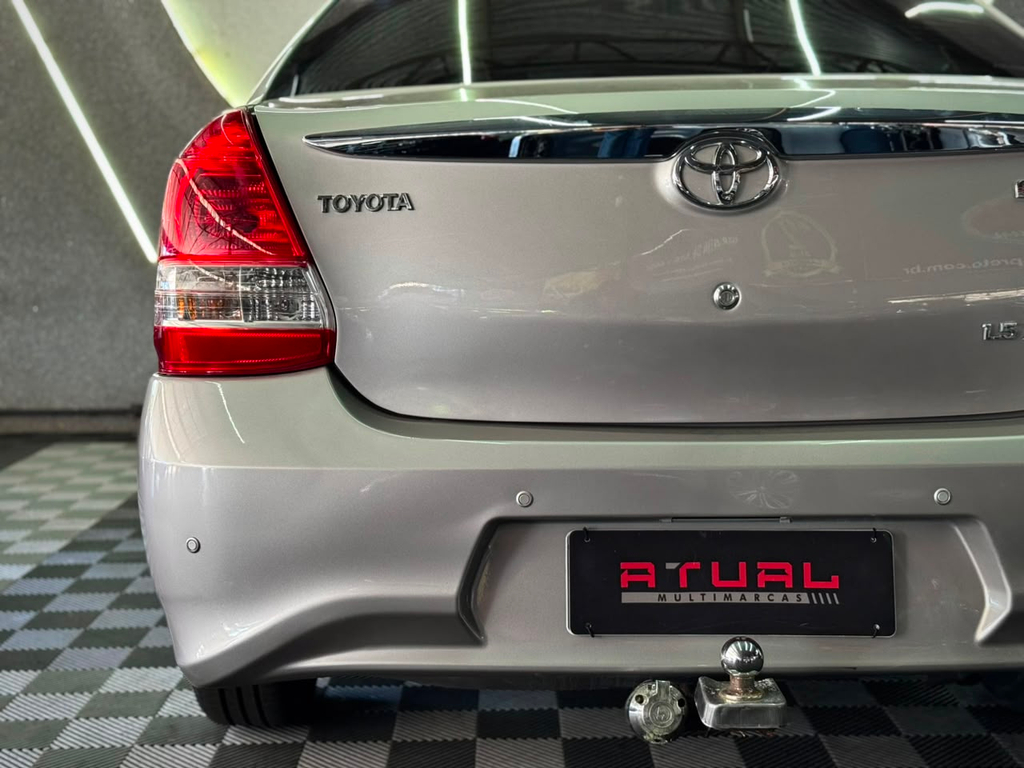 Toyota Etios Sedan Prata