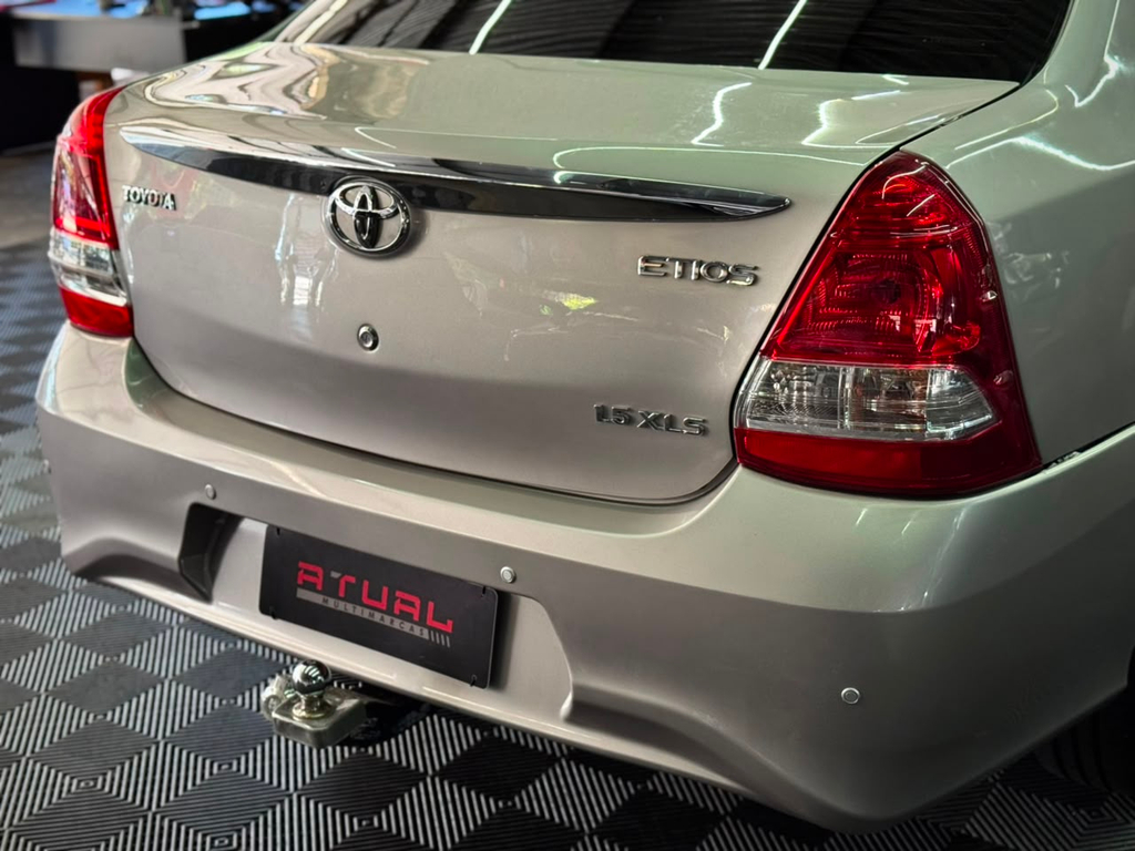 Toyota Etios Sedan Prata